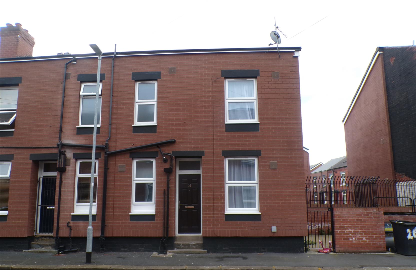 1 bed property in Recreation Crescent, Leeds